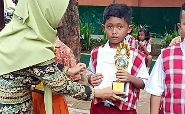 Anak Penjual Nasi Goreng Sabet juara 2 Lomba MIPA Kecamatan