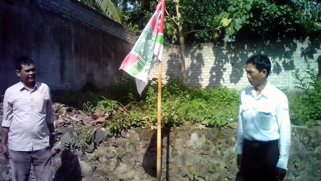 Dua Bendera Partai Terbakar, Diduga Dibakar Orang