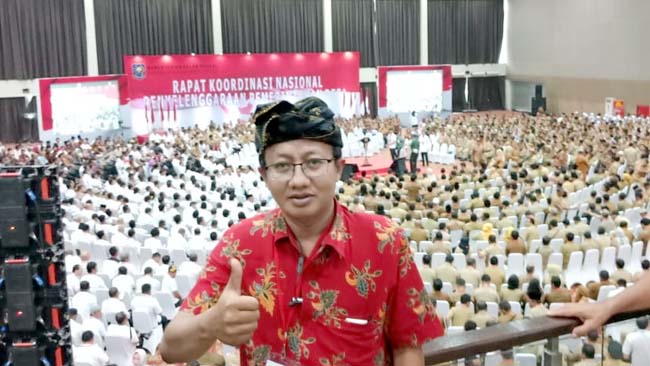 RAKOR : Ketua Asosiasi BPD Kabupaten Banyuwangi, Rudi Hartono Latif (baju merah). (ist)