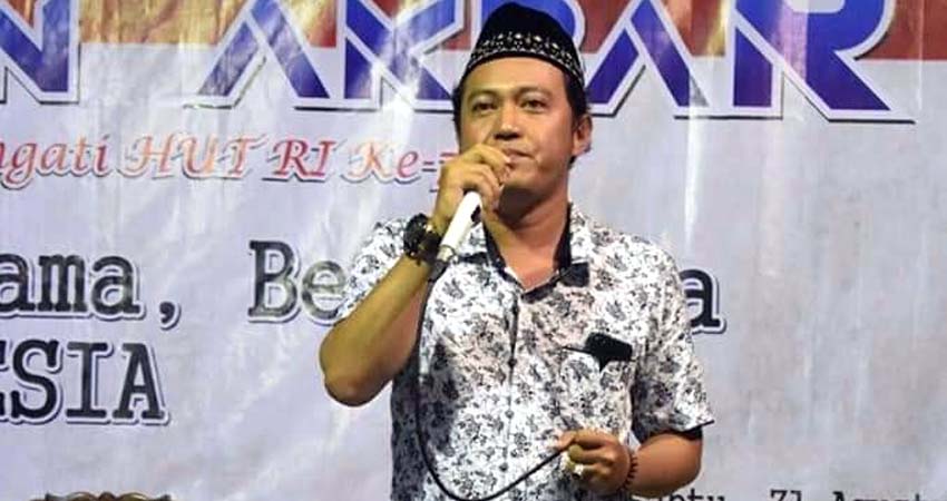 Dedy Kurniawan saat menjadi panitia Pengajian Akbar dalam rangka Peringatan HUT RI ke- 74 RT04/RW04, Dusun Stembel, Desa Gambiran. (ist)