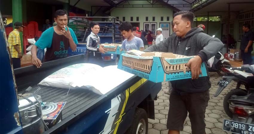 Awal Tahun 2020, Desa Karangharjo Serahkan Bantuan Kanggo Riko 42 Warga Miskin