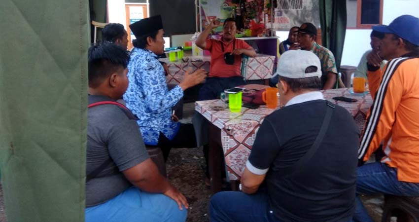 Puluhan Pengurus Wisata Mangrove Desa Bengkak Geruduk Kantor Desa