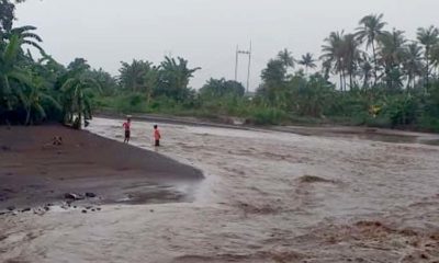 Situasi pasca banjir melanda di Dusun Kebunrejo, RT 01, 02, dan 03, RW 03, Desa Alasrejo, Kecamatan Wongsorejo, Sabtu (07/03/2020) siang. (ist)