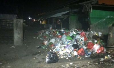 Tumpukan sampah di Tempat Pembuangan Sementara (TPS) pasar Genteng 2 Banyuwangi. (ist)